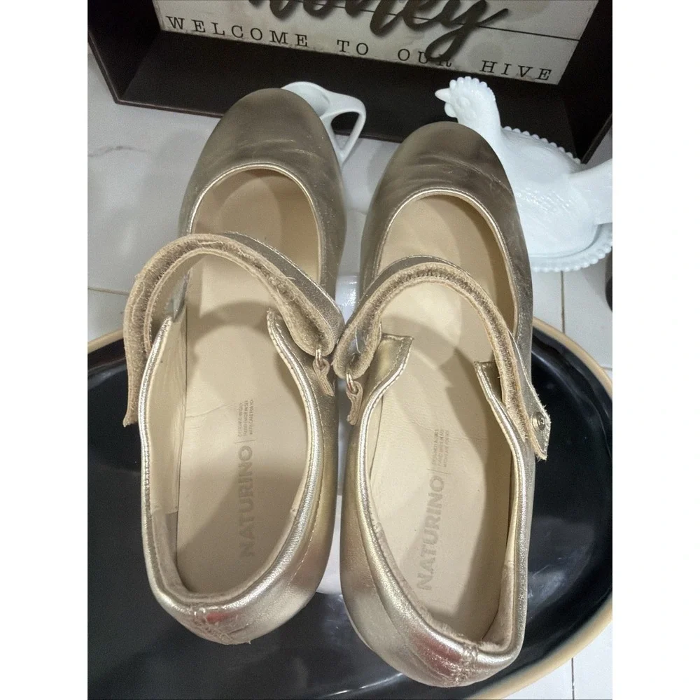 Naturino Girls Gold Leather Mary Janes  Size 37 US Size 5.5